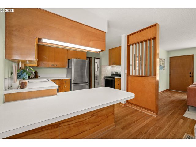 12601 Se MILL St, Portland, OR 97233