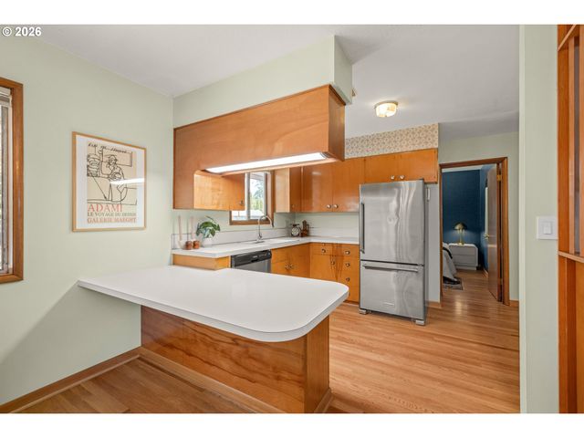12601 Se MILL St, Portland, OR 97233