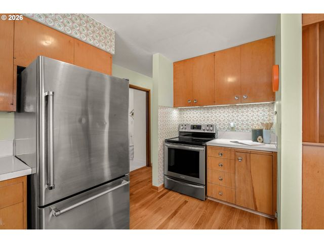 12601 Se MILL St, Portland, OR 97233