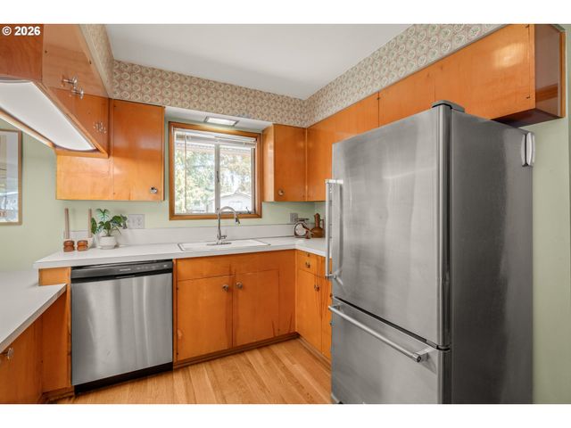 12601 Se MILL St, Portland, OR 97233