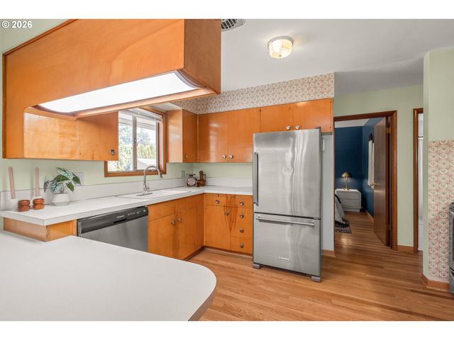 12601 Se MILL St, Portland, OR 97233