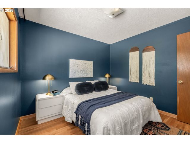 12601 Se MILL St, Portland, OR 97233