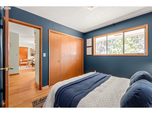 12601 Se MILL St, Portland, OR 97233
