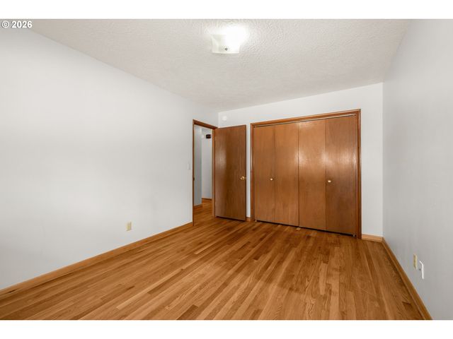 12601 Se MILL St, Portland, OR 97233