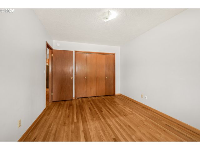 12601 Se MILL St, Portland, OR 97233