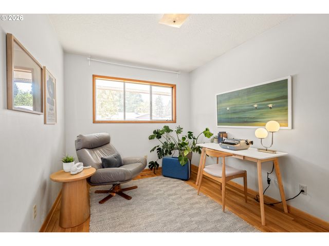 12601 Se MILL St, Portland, OR 97233