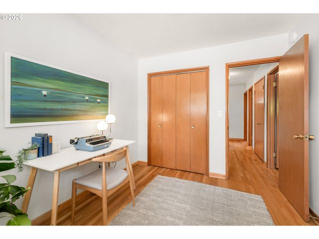 12601 Se MILL St, Portland, OR 97233