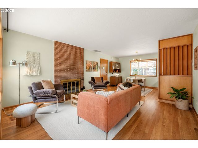 12601 Se MILL St, Portland, OR 97233