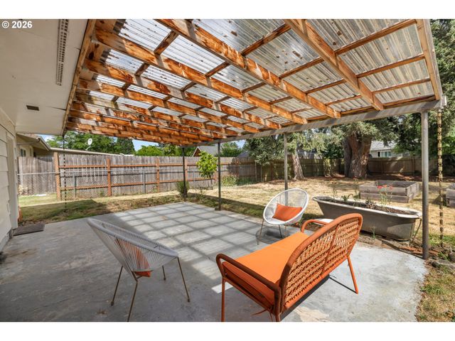 12601 Se MILL St, Portland, OR 97233