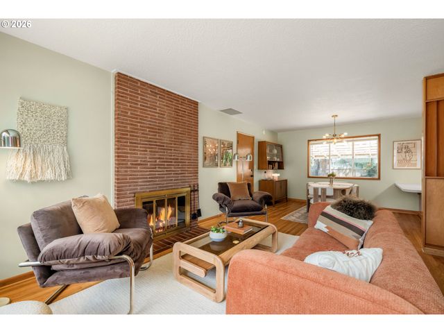 12601 Se MILL St, Portland, OR 97233