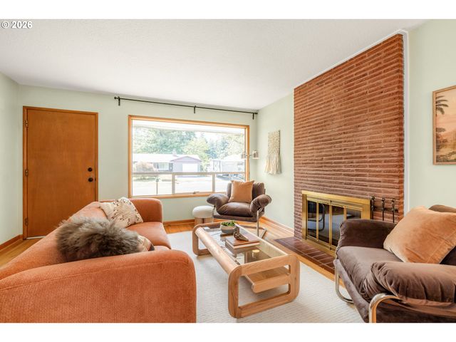 12601 Se MILL St, Portland, OR 97233
