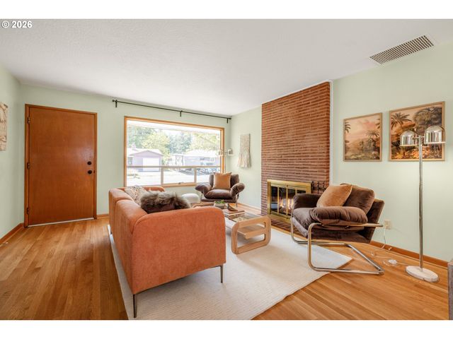 12601 Se MILL St, Portland, OR 97233
