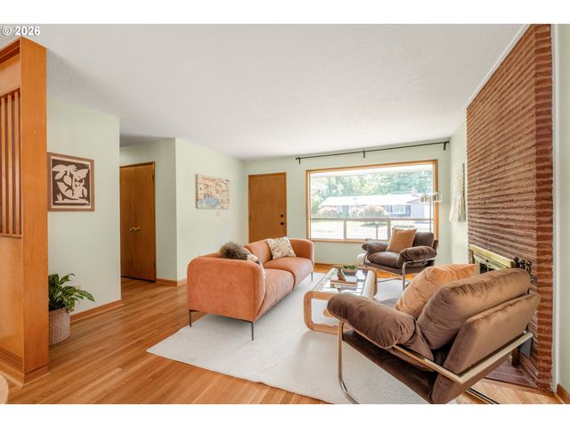 12601 Se MILL St, Portland, OR 97233