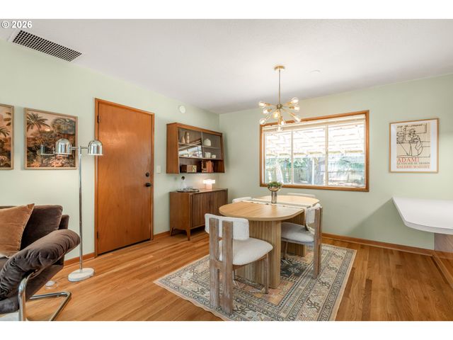 12601 Se MILL St, Portland, OR 97233