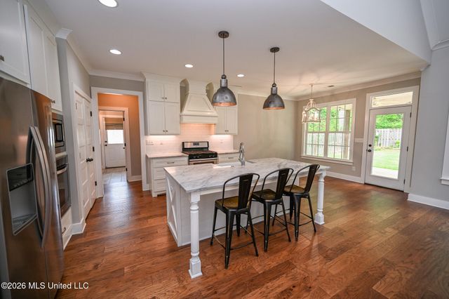 4938 Pleasant Breeze Drive, Olive Branch, MS 38654