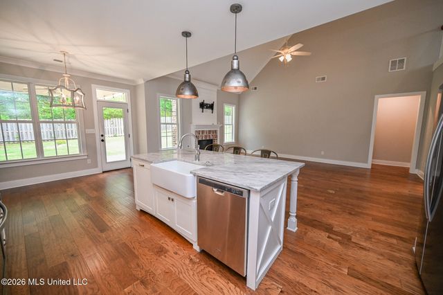 4938 Pleasant Breeze Drive, Olive Branch, MS 38654
