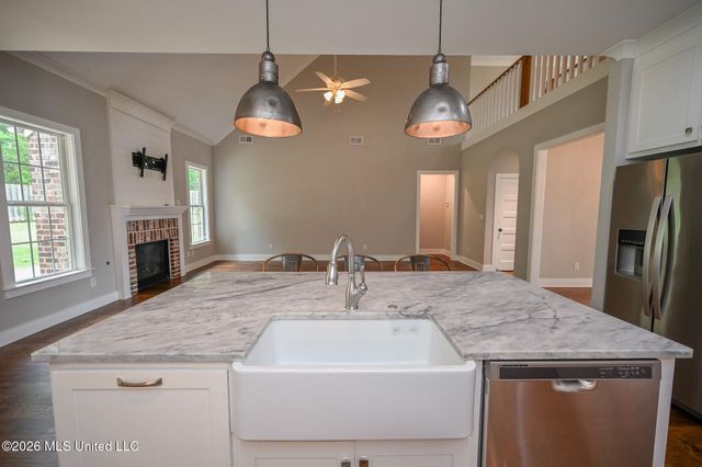 4938 Pleasant Breeze Drive, Olive Branch, MS 38654