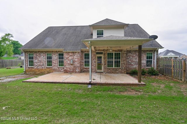 4938 Pleasant Breeze Drive, Olive Branch, MS 38654
