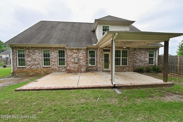 4938 Pleasant Breeze Drive, Olive Branch, MS 38654