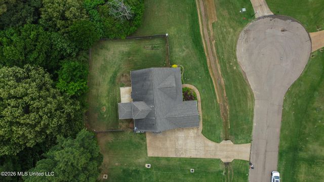 4938 Pleasant Breeze Drive, Olive Branch, MS 38654