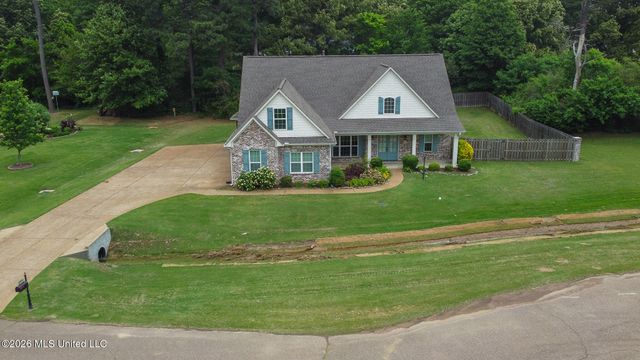 4938 Pleasant Breeze Drive, Olive Branch, MS 38654