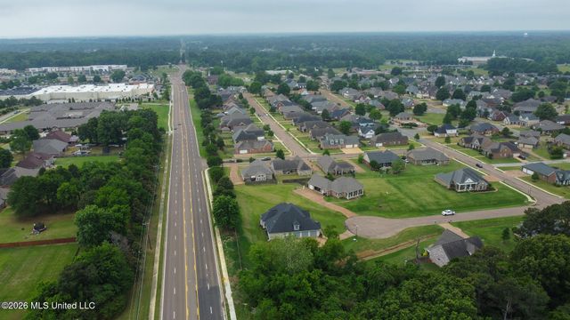 4938 Pleasant Breeze Drive, Olive Branch, MS 38654