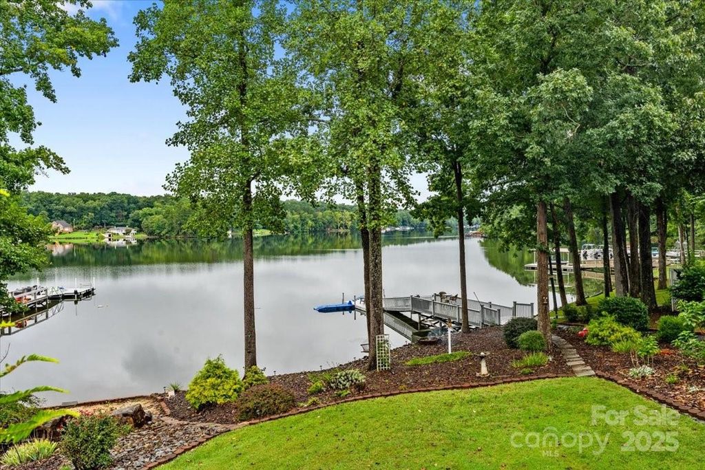 303 Potters Landing, Denton, NC 27239