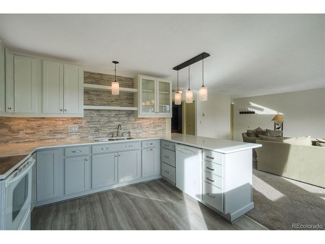 9825 Ryan Gulch Rd B-201, Silverthorne, CO 80498