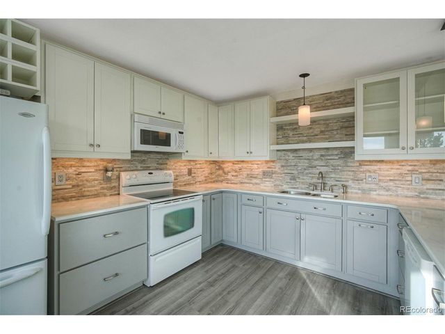 9825 Ryan Gulch Rd B-201, Silverthorne, CO 80498