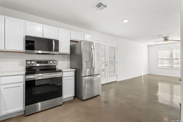 631 E Carolina St Bldg 4, San Antonio, TX 78210