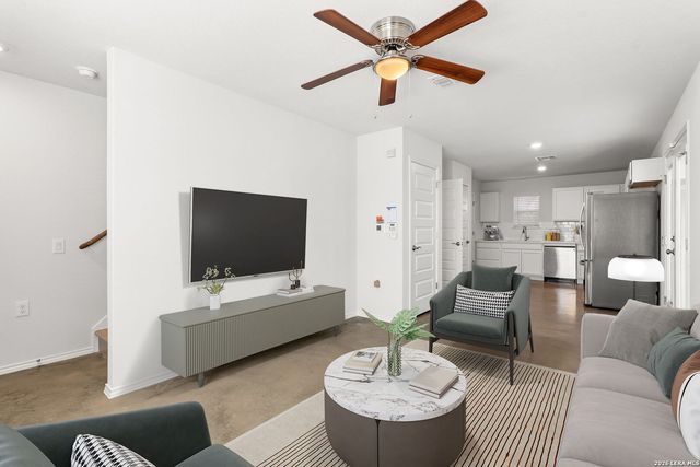 631 E Carolina St Bldg 4, San Antonio, TX 78210