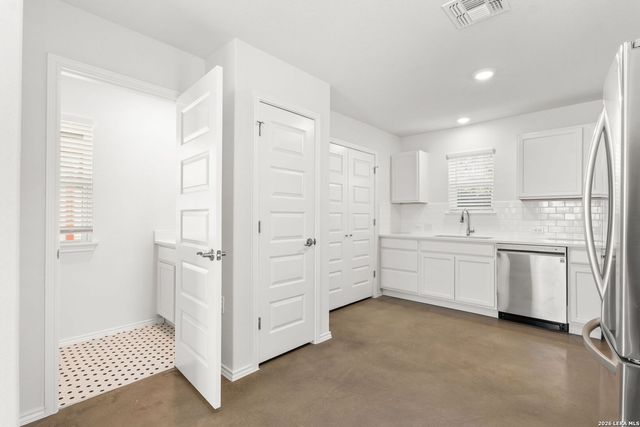 631 E Carolina St Bldg 4, San Antonio, TX 78210