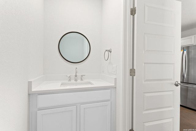 631 E Carolina St Bldg 4, San Antonio, TX 78210