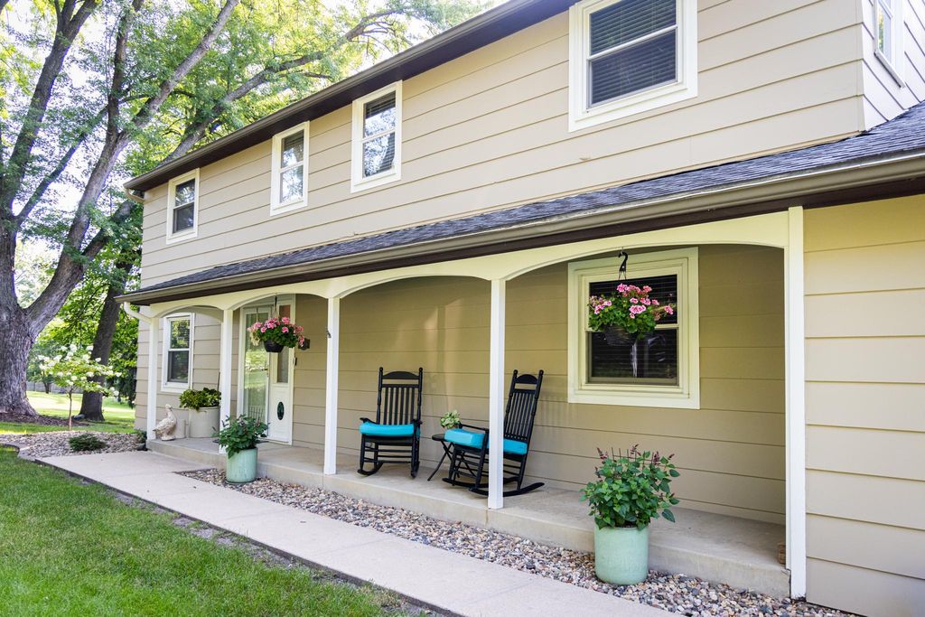1440 Woodland Drive SW, Rochester, MN 55902