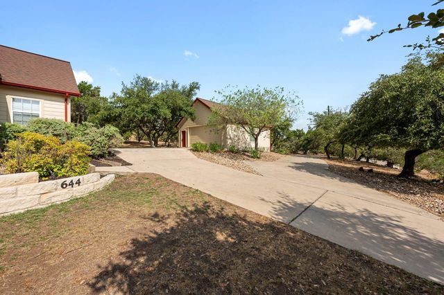 644 Newport DR, Spicewood, TX 78669