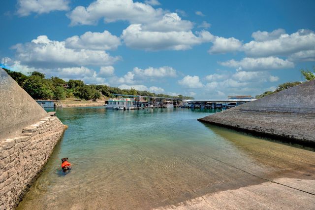 644 Newport DR, Spicewood, TX 78669