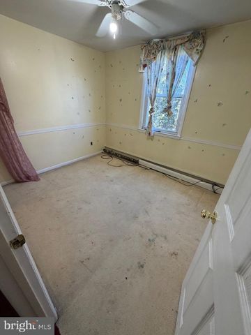 230 N DIAMOND ST, Clifton Heights, PA 19018