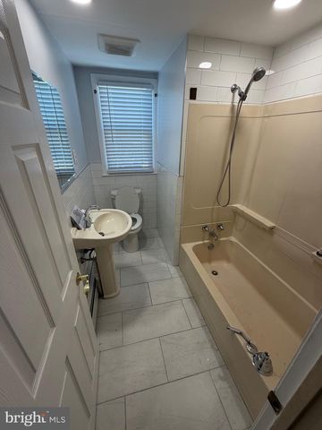 230 N DIAMOND ST, Clifton Heights, PA 19018
