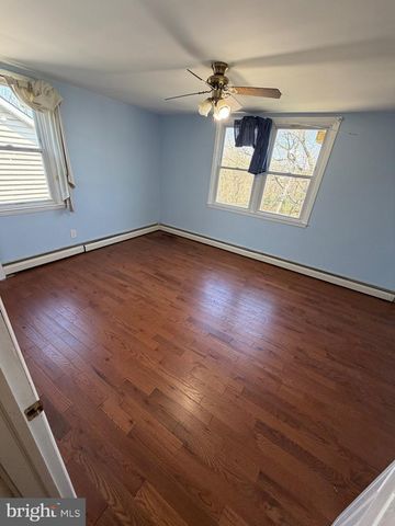 230 N DIAMOND ST, Clifton Heights, PA 19018
