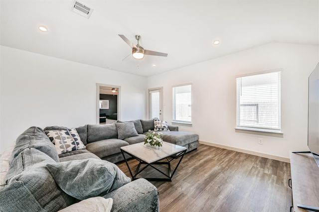 1702 Perch Street, Alvin, TX 77511