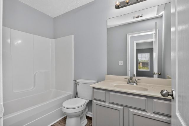 2034 George Buchanan Dr, La Vergne, TN 37086