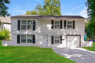 13235 Park Hills Drive, Grandview, MO 64030