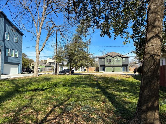 887 Lucky Street, Houston, TX 77088