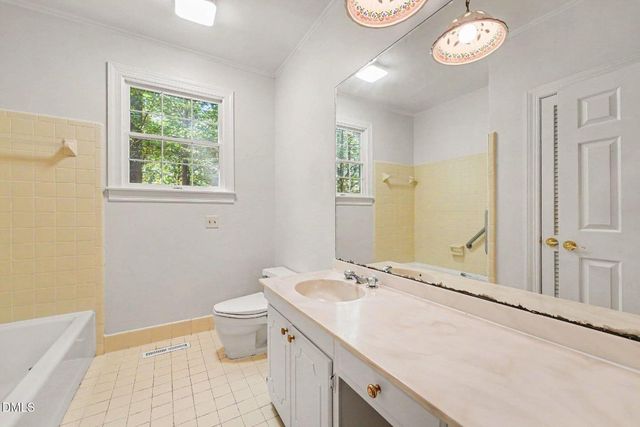10 Village In The Woods Circle, Southern Pines, NC 28387
