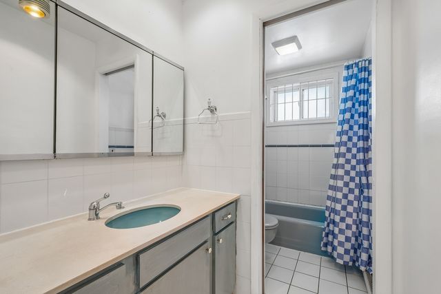 6359 N Ridge Avenue 206, Chicago, IL 60660