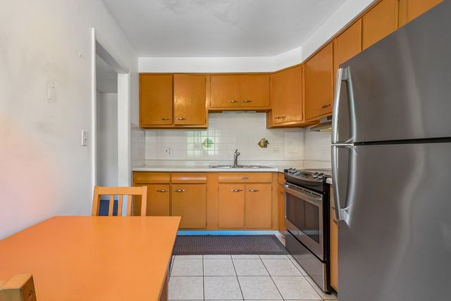 6359 N Ridge Avenue 206, Chicago, IL 60660