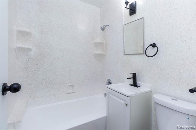 23824 Tuscany Avenue, Eastpointe, MI 48021