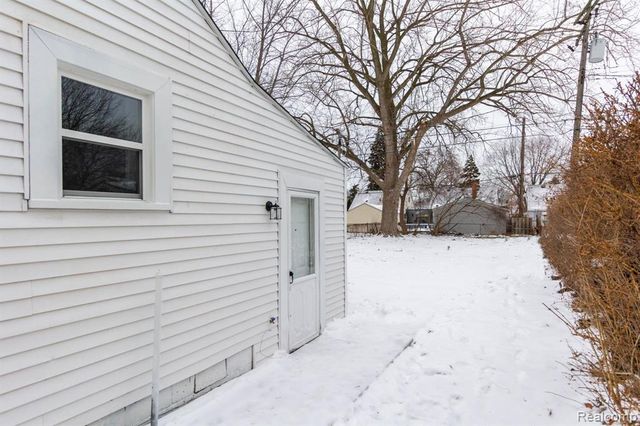 23824 Tuscany Avenue, Eastpointe, MI 48021