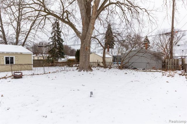 23824 Tuscany Avenue, Eastpointe, MI 48021