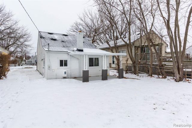 23824 Tuscany Avenue, Eastpointe, MI 48021